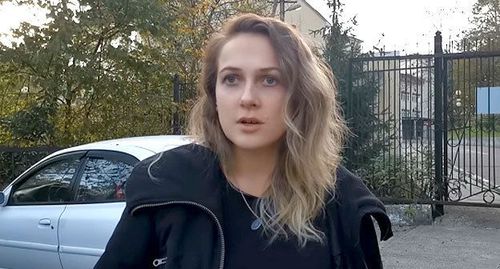 Юлия Фрелих. Кадр видео YouTube-канала "Сочинская коммуна" https://www.youtube.com/watch?v=TJV73_QAj7M Юлия Фрелих. Кадр видео YouTube-канала "Сочинская коммуна" https://www.youtube.com/watch?v=TJV73_QAj7M