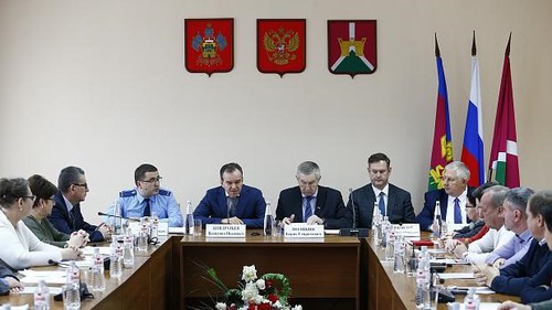 Губернатор Краснодарского края Вениамин Кондратьев представляет нового исполняющего обязанности главы Усть-Лабинского района Сергея Запорожского. 31 января 2020 года. Фото пресс-службы администрации Краснодарского края, http://www.adminustlabinsk.ru Губернатор Краснодарского края Вениамин Кондратьев представляет нового исполняющего обязанности главы Усть-Лабинского района Сергея Запорожского. 31 января 2020 года. Фото пресс-службы администрации Краснодарского края, http://www.adminustlabinsk.ru