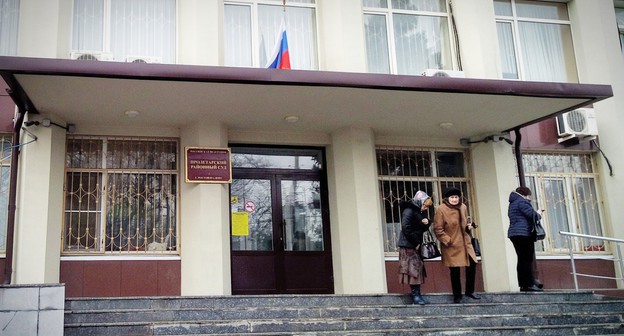 Посетители на входе в Пролетарский райсуд Ростова-на-Дону, 31 января 2019 года. Фото Константина Волгина для "Кавказского узла"