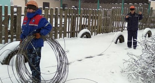 Энергетики восстанавливают нарушенное электроснабжение. Фото: пресс-служба "Дагэнерго", http://www.dagenergo.ru Энергетики восстанавливают нарушенное электроснабжение. Фото: пресс-служба "Дагэнерго", http://www.dagenergo.ru