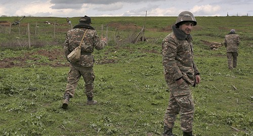 На линии соприкосновения в Нагорном Карабахе. Фото: REUTERS/Vahan Stepanyan На линии соприкосновения в Нагорном Карабахе. Фото: REUTERS/Vahan Stepanyan