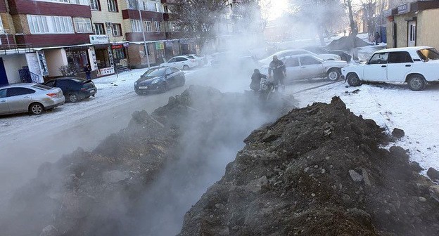 Ремонт теплотрассы в Нальчике. Фото пресс-службы ГУ МЧС по КБР