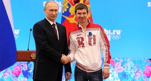 Владимир Путин и Евгений Устюгов (справа), февраль 2014 год. Фото: Kremlin.ru, https://commons.wikimedia.org/w/index.php?curid=31320511 Владимир Путин и Евгений Устюгов (справа), февраль 2014 год. Фото: Kremlin.ru, https://commons.wikimedia.org/w/index.php?curid=31320511