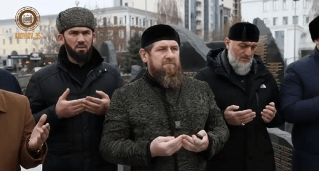 Рамзан Кадыров и Магомед Даудов на траурном мероприятии 23 февраля 2020 года. Кадр видео из Instagram https://www.instagram.com/p/B86iC4Do2CN/