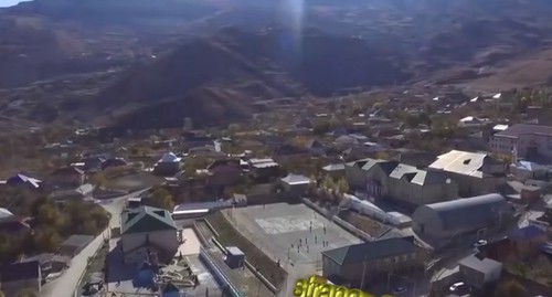 Вид на село Ансалта. Скриншот кадра из видео «Ансалта село Ансалта Ботлихского района». https://www.youtube.com/watch?v=gZqVmi3YXuc Вид на село Ансалта. Скриншот кадра из видео «Ансалта село Ансалта Ботлихского района». https://www.youtube.com/watch?v=gZqVmi3YXuc