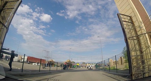 Граница Грузии и Азербайджана. Стоп-кадр видео канала YouTube "Везде Сами" https://www.youtube.com/watch?v=TCibTdBAin8 Граница Грузии и Азербайджана. Стоп-кадр видео канала YouTube "Везде Сами" https://www.youtube.com/watch?v=TCibTdBAin8