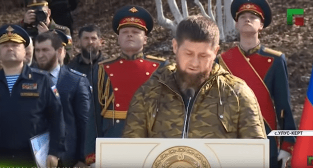 Стоп-кадр видео ЧГТРК "Грозный" о мероприятиях в честь псковских десантников, https://youtu.be/Vn_6TCwHZUw