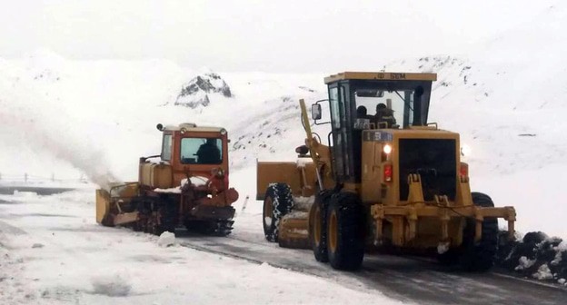 Снегоочистительная техника на Военно-Грузинская дорога. Фото Roads Department of Georgia / FB
