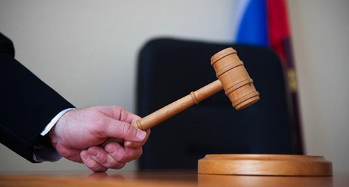 Судебный молоток. Федор Обмайкин / Югополис Судебный молоток. Федор Обмайкин / Югополис