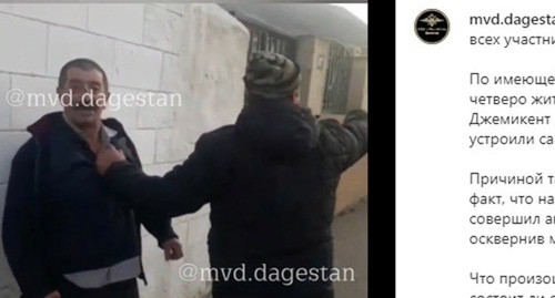 Самосуд в дагестанском селе Джемикент. Стоп-кадр видео https://www.instagram.com/p/B9mAbODKOTp/ Самосуд в дагестанском селе Джемикент. Стоп-кадр видео https://www.instagram.com/p/B9mAbODKOTp/