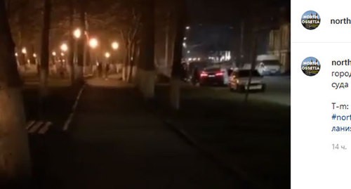 Место, где произошла стрельба. Скриншот публикации в Instagram-паблике "Владикавказ | Осетия" https://www.instagram.com/p/B9urYBFHEbQ/ Место, где произошла стрельба. Скриншот публикации в Instagram-паблике "Владикавказ | Осетия" https://www.instagram.com/p/B9urYBFHEbQ/