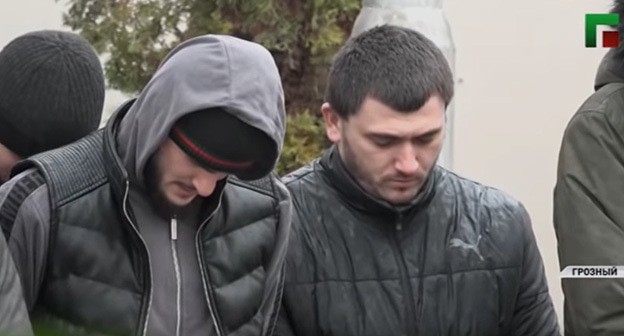 Жители Чечни публично извинились за поведение родственников. Стоп-кадр видео канала YouTube
"ЧГТРК "Грозный"
https://www.youtube.com/watch?v=2O_feVqiHk4