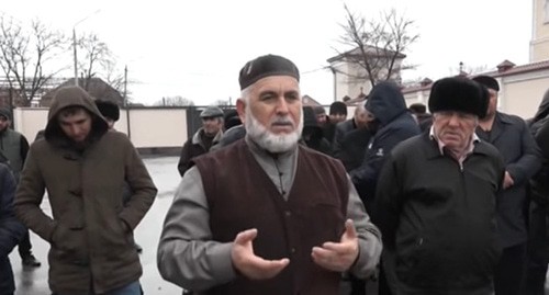 Жители Чечни публично извинились за поведение родственников. Стоп-кадр видео канала YouTube
"ЧГТРК "Грозный"
https://www.youtube.com/watch?v=2O_feVqiHk4