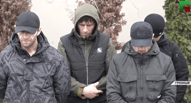 Жители Чечни публично извинились за поведение родственников. Стоп-кадр видео канала YouTube "ЧГТРК "Грозный" https://www.youtube.com/watch?v=2O_feVqiHk4