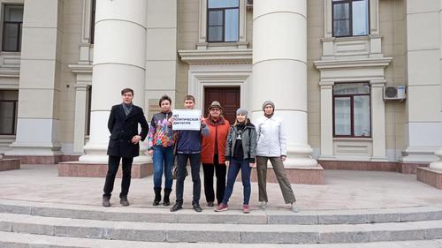 Пикетчики у областной думы. Фото Татьяны Филимоновой для "Кавказского узла" Пикетчики у областной думы. Фото Татьяны Филимоновой для "Кавказского узла"