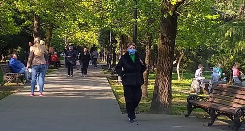 Жители Сочи. 1 мая 2020 года. Фото Светланы Кравченко для "Кавказского узла". Жители Сочи. 1 мая 2020 года. Фото Светланы Кравченко для "Кавказского узла".