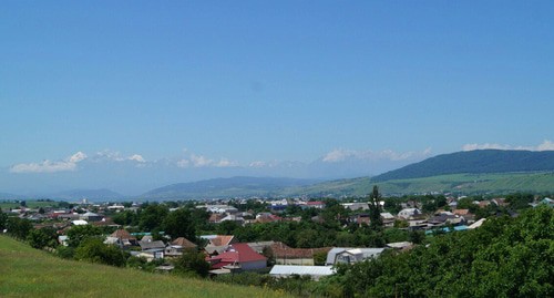 Вид на селение Псыгансу с подножья горы Бгицук. Фото Misostishkh https://ru.wikipedia.org/wiki/Псыгансу_(село)#/media/Файл:Селение_Псыгансу.jpg
