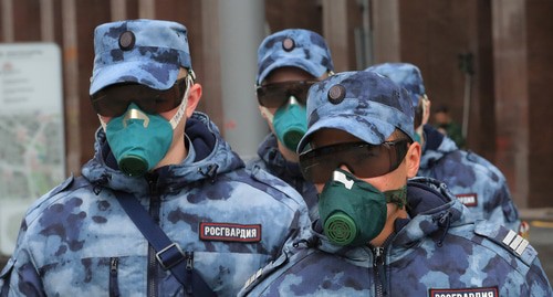 Сотрудники Росгвардии. REUTERS/Tatyana Makeyeva Сотрудники Росгвардии. REUTERS/Tatyana Makeyeva