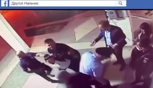 Скриншот с видео на странице "Другой Нальчик" в Facebook https://www.facebook.com/100036798039208/videos/253442592559007/ Скриншот с видео на странице "Другой Нальчик" в Facebook https://www.facebook.com/100036798039208/videos/253442592559007/