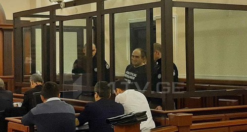 Георгия Руруа в зале суда. Кадр видео телеканала 1tv https://1tv.ge/ru/news/sud-ostavil-georgija-rurua-v-zakljuchenii/ Георгия Руруа в зале суда. Кадр видео телеканала 1tv https://1tv.ge/ru/news/sud-ostavil-georgija-rurua-v-zakljuchenii/