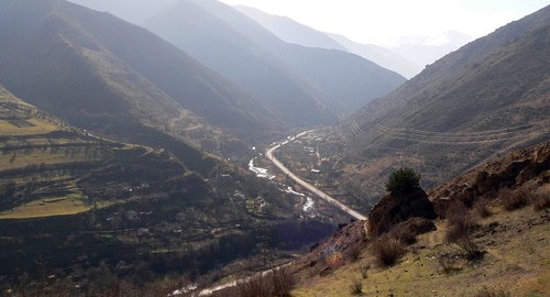 Дорога на Каджаран Фото Yakovlev Sergey https://ru.wikipedia.org/wiki/Каджаран#/media/Файл:P1020775.JPG Дорога на Каджаран Фото Yakovlev Sergey https://ru.wikipedia.org/wiki/Каджаран#/media/Файл:P1020775.JPG