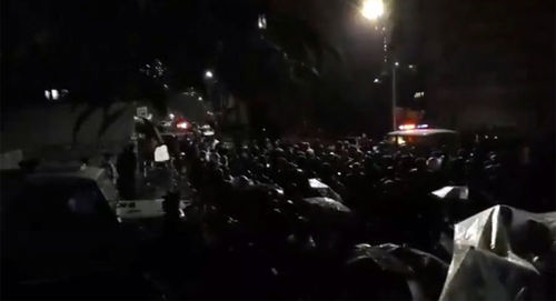 Акция протеста в Каджаране. Кадр видео в FB https://www.facebook.com/armine.harutyunyan.775/videos/1660343137446443/ Акция протеста в Каджаране. Кадр видео в FB https://www.facebook.com/armine.harutyunyan.775/videos/1660343137446443/