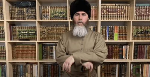 Стоп-кадр видео "Обращение муфтия ЧР Салаха-Хаджи Межиева по поводу возобновления пятничных молитв", https://youtu.be/5ZnrzShB0Sc Стоп-кадр видео "Обращение муфтия ЧР Салаха-Хаджи Межиева по поводу возобновления пятничных молитв", https://youtu.be/5ZnrzShB0Sc