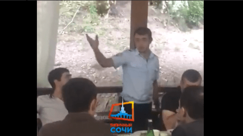 Скриншот видео об отдыхе кубанских силовиков в кафе 5 июня 2020 года, https://vk.com/video-68030706_456253904 Скриншот видео об отдыхе кубанских силовиков в кафе 5 июня 2020 года, https://vk.com/video-68030706_456253904