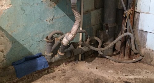 В подвале общежития в Нальчике . Фото Людмилы Маратовой для "Кавказского узла" В подвале общежития в Нальчике . Фото Людмилы Маратовой для "Кавказского узла"
