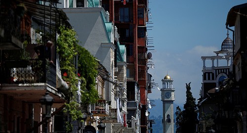 Улица в Батуми. Фото: REUTERS/David Mdzinarishvili