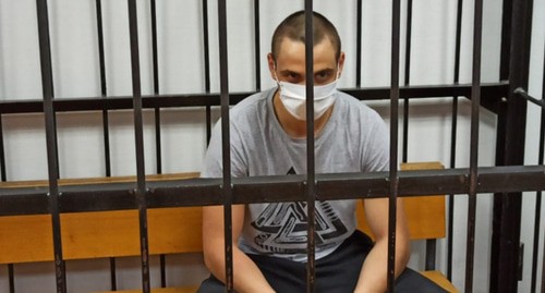 Обвиняемый в убийстве первокурсника медуниверситета
в зале суда. Фото: объединенная пресс-служба судов Волгоградской области Обвиняемый в убийстве первокурсника медуниверситета
в зале суда. Фото: объединенная пресс-служба судов Волгоградской области