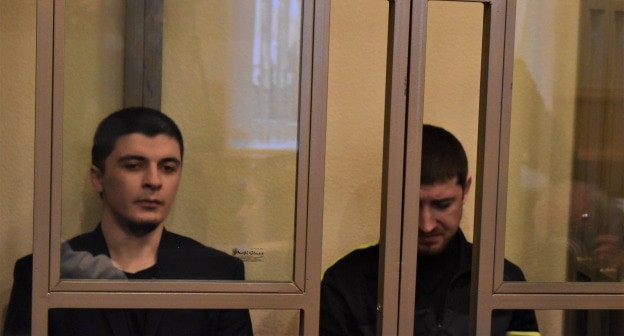 Хидирнеби Казуев и Габибула Халдузов в зале суда. Фото Константина Волгина для "Кавказского узла"
