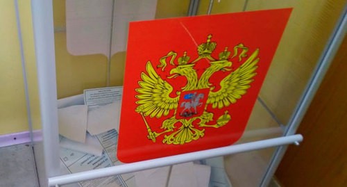 Урна на изибирательном участке в Сочи. Фото Светланы Кравченко для "Кавказского узла" Урна на изибирательном участке в Сочи. Фото Светланы Кравченко для "Кавказского узла"