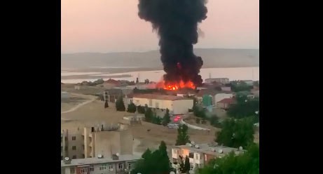 Пожар на красильной фабрике в Баку. Кадрв видео 360tv Пожар на красильной фабрике в Баку. Кадрв видео 360tv