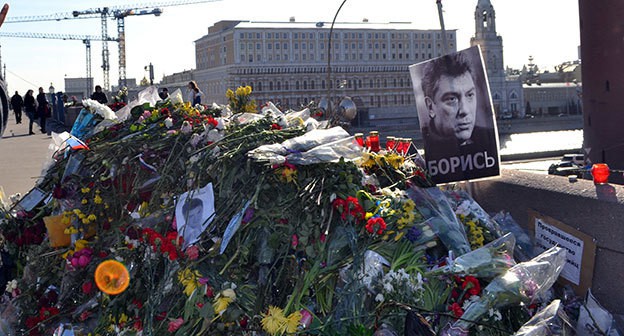 Место гибели Б. Немцова через 15 дней после трагического события. Фото Светланы Кравченко для "Кавкасзкого узла".