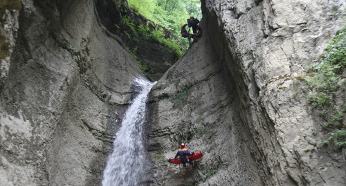 Спасатели в горах. Фото пресс-службы МЧС КБР https://07.mchs.gov.ru/deyatelnost/press-centr/novosti/4203393 Спасатели в горах. Фото пресс-службы МЧС КБР https://07.mchs.gov.ru/deyatelnost/press-centr/novosti/4203393