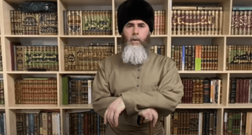 Стоп-кадр видео "Обращение муфтия ЧР Салаха-Хаджи Межиева по поводу возобновления пятничных молитв", https://youtu.be/5ZnrzShB0Sc Стоп-кадр видео "Обращение муфтия ЧР Салаха-Хаджи Межиева по поводу возобновления пятничных молитв", https://youtu.be/5ZnrzShB0Sc