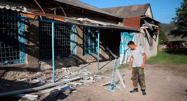 Поврежденный в ходе обстрелов во время эскалации ситуации на армяно-азербайджанской границе 12-14 июля в селе Дондар Гушчу Товузского района Азерб
айджана. Фото Азиза Каримова для "Кавказского узла"