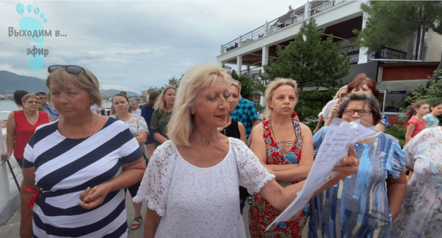 Участники схода в Геленджике записывают видеообращение к Путину. 2 августа 2020 года, https://youtu.be/6gAGQG6mFY0