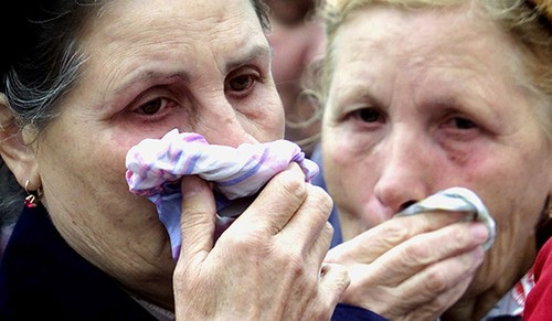 Родственники погибших во время теракта на улице Гурьянова. Фото: REUTERS/Dima Korotayev Родственники погибших во время теракта на улице Гурьянова. Фото: REUTERS/Dima Korotayev