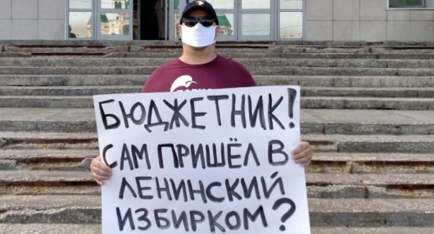 Ярослав Савин на пикете, Астрахань. Фото Алены Садовской для "Кавказского узла"
