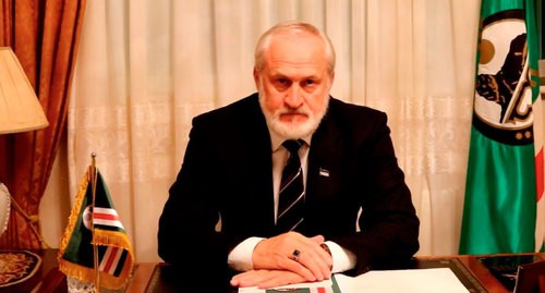 Ахмед Закаев. Кадр видео 
Александр RUS https://www.youtube.com/watch?v=6EG7vnz-W20&feature=emb_logo