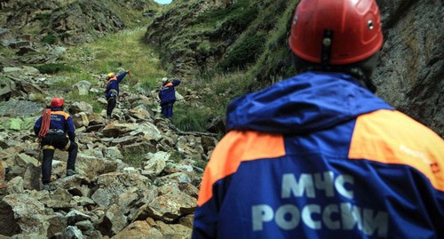 Сотрудники МЧС в горах. Фото: ГУ МЧС по Кабардино-Балкарской Республике Сотрудники МЧС в горах. Фото: ГУ МЧС по Кабардино-Балкарской Республике