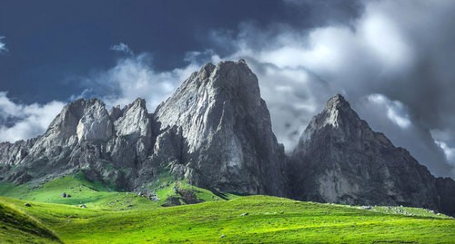ЦIей-лоам - священная гора ингушей в Джейрахском районе Республики Ингушетия
. Фото: Евгений Шивцов https://ru.wikipedia.org/wiki/Ингушетия#/media/Файл:Tsei-loam.jpg ЦIей-лоам - священная гора ингушей в Джейрахском районе Республики Ингушетия
. Фото: Евгений Шивцов https://ru.wikipedia.org/wiki/Ингушетия#/media/Файл:Tsei-loam.jpg