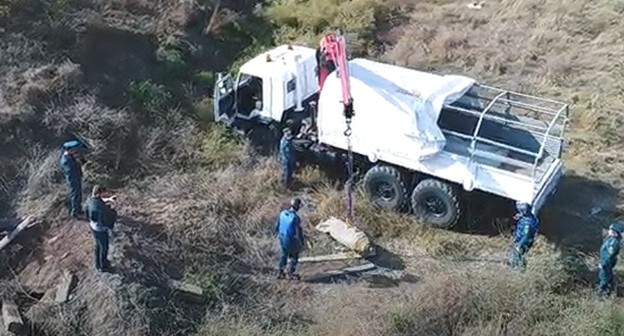 Уничтожение неразорвавшейся авиабомбы времен Второй чеченской войны. Кадр видео 
МЧС Чечни https://www.youtube.com/watch?v=ZXd85eUfUR8&feature=emb_logo