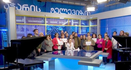Сотрудники телеканала "Аджара ТВ". Скриншот видео "Аджара ТВ", https://www.ajaratv.ge Сотрудники телеканала "Аджара ТВ". Скриншот видео "Аджара ТВ", https://www.ajaratv.ge