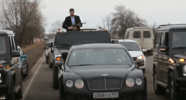 Свадебный кортеж в Ингушетии. Стоп-кадр видео https://youtu.be/RVhJ11KM3zY