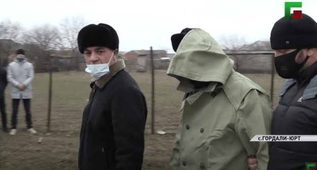 Обряд примирения кровников в Чечне. 19 декабря 2020 года. Стоп-кадр видео https://youtu.be/zZaJhDEhTrM