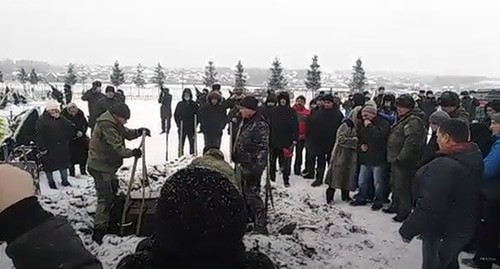 Похороны миротворца Александра Иванова  в Башкортостане. Кадр видео 
proufu102ru https://www.youtube.com/watch?v=WbFjXAhqGhs&feature=emb_logo