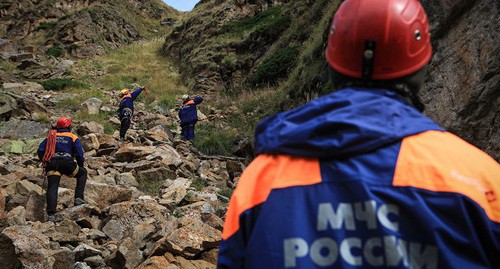 Поисковые работы в горах. Фото: пресс-служба МЧС КБР https://07.mchs.gov.ru/deyatelnost/press-centr/operativnaya-informaciya/4341595 Поисковые работы в горах. Фото: пресс-служба МЧС КБР https://07.mchs.gov.ru/deyatelnost/press-centr/operativnaya-informaciya/4341595